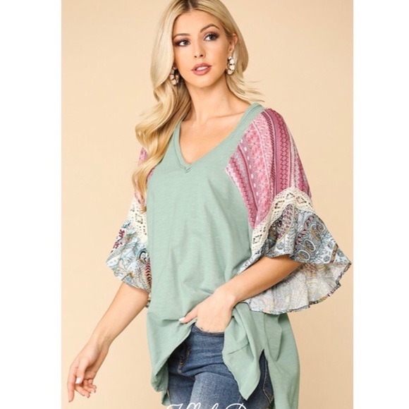 New! Sale 🔥  Beautiful V Neck Ruffled Patchwork Sleeve Top Soft - Picture 2 of 6